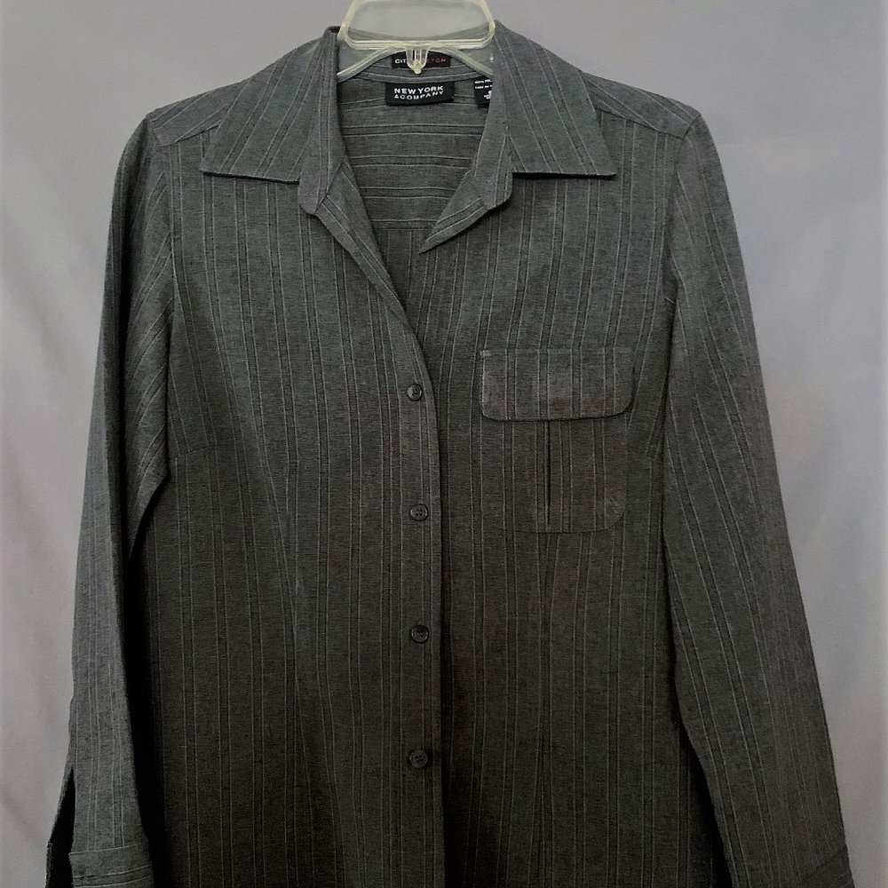 WOMANS TAPPERED BUTTON DOWN BLOUSE SIZE S